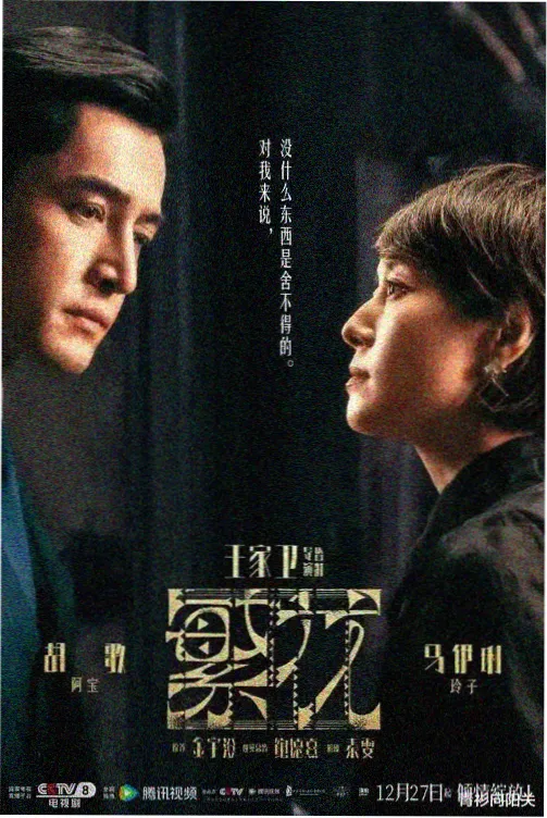 远距离羊群缩成小点的牧场全景图鉴示例